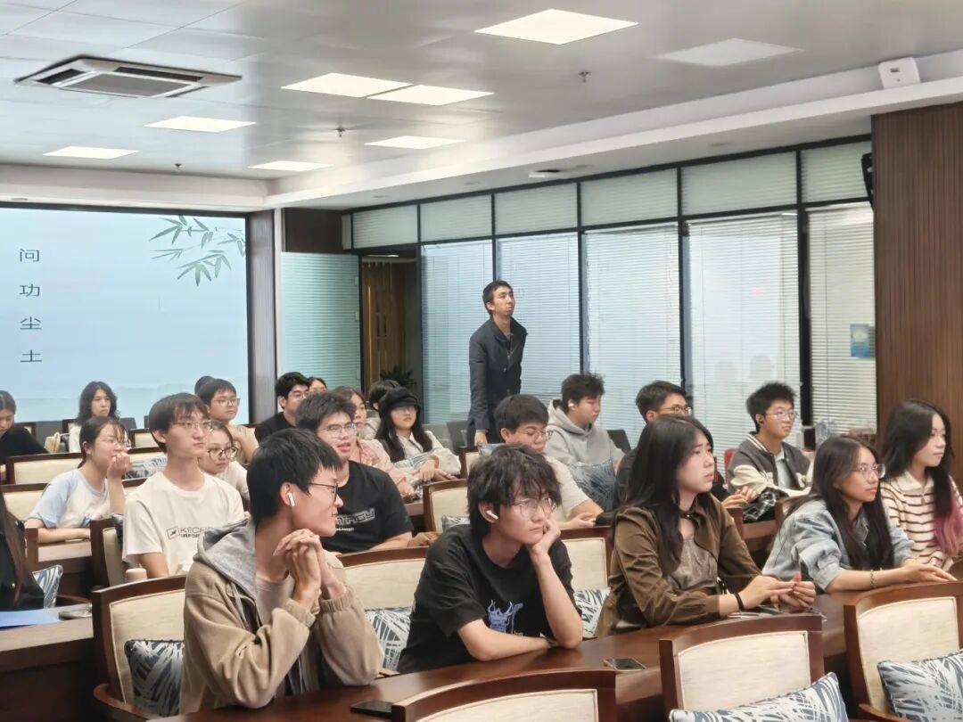 【活动回顾】罗山星悦读“金秋诵章<strong></p>
<p>龙湖股票</strong>，经典有约”活动圆满落幕