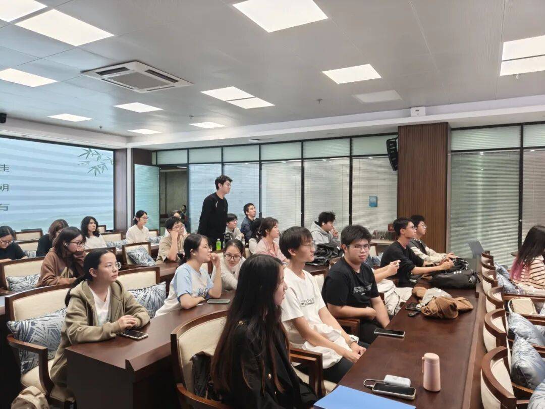 【活动回顾】罗山星悦读“金秋诵章<strong></p>
<p>龙湖股票</strong>，经典有约”活动圆满落幕