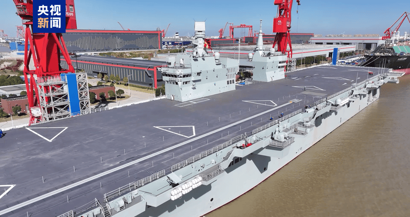 海军四川舰开展首次航行试验