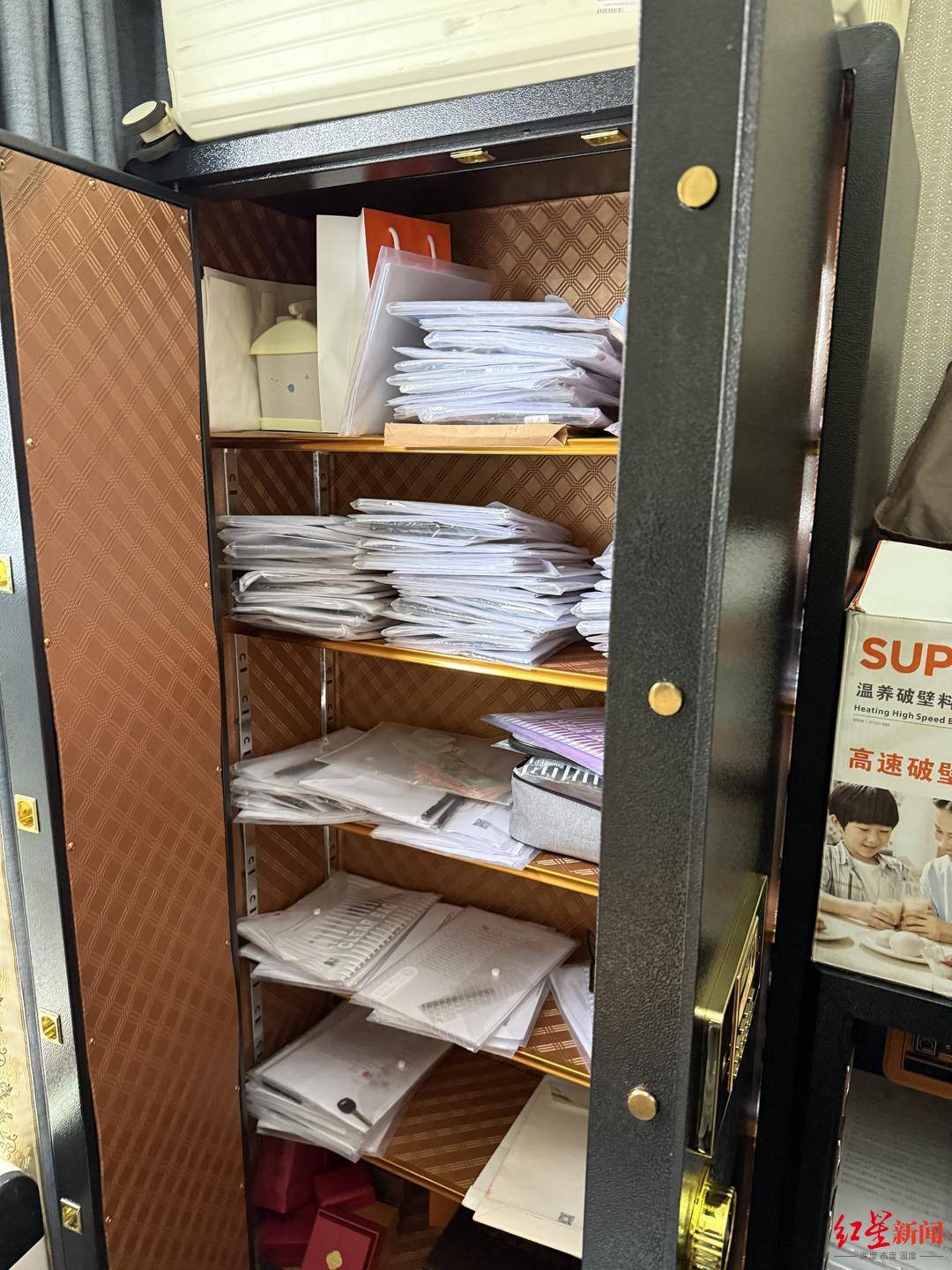 “95后”留学女生遭遇“套路贷”陷阱:13万借款被恶意垒高至1260万<strong></p>
<p>鄂尔多斯股票</strong>,抵押近千万房产还债