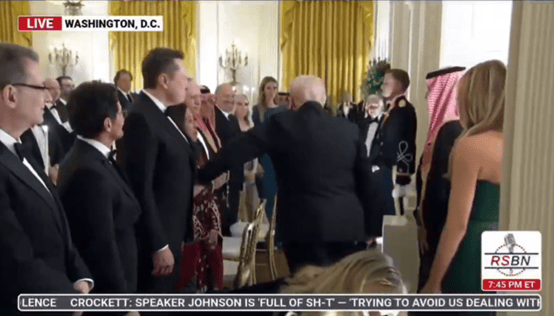 “特马”又同框<strong></p>
<p>鄂尔多斯股票</strong>！马斯克现身白宫 出席特朗普与沙特王储晚宴