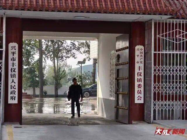 陕西兴平56岁女教师骑电动车“撞树枝”身亡<strong></p>
<p>鄂尔多斯股票</strong>，交警判定担主责，家属提出诸多质疑，多方回应