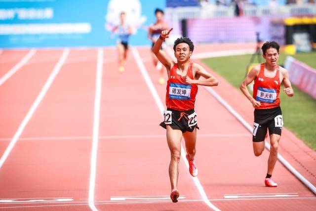 率先冲线却因“配合犯规”被罚<strong></p>
<p>东方集团股票</strong>!十五运会男子万米“看门道”