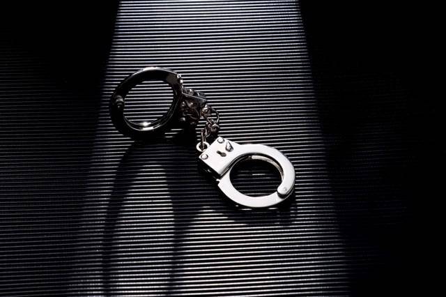 17岁女孩被继父强奸时不敢反抗<strong></p>
<p>中海达股票</strong>，曾目睹其家暴生母 法院：继父构成强奸罪