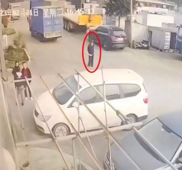 阳江95岁老翁车祸住院3月去世<strong></p>
<p>山推股份股票</strong>，鉴定称自身因素系死亡主因；司机被判一年两个月不断申诉，广东高院：量刑明显不当将再审