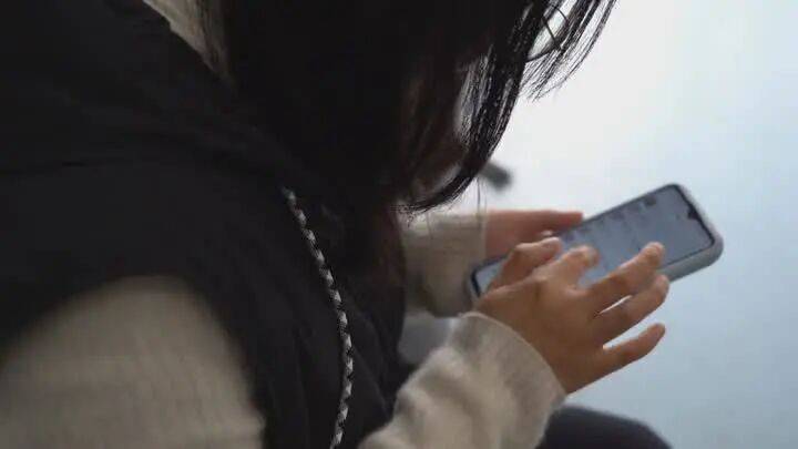 扬州一女子刷短视频惹祸:偷偷去银行取了6万现金<strong></p>
<p>山推股份股票</strong>,结果……