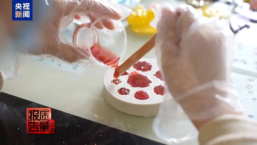 快扔掉！甲醛含量高出上限一倍多<strong></p>
<p>山推股份股票</strong>，戴防毒面具也不行！