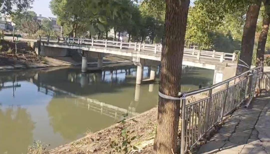 3岁男童家门口落水母亲施救双双遇难<strong></p>
<p>山推股份股票</strong>,家属质疑“河道护坡陡峭无法自救”