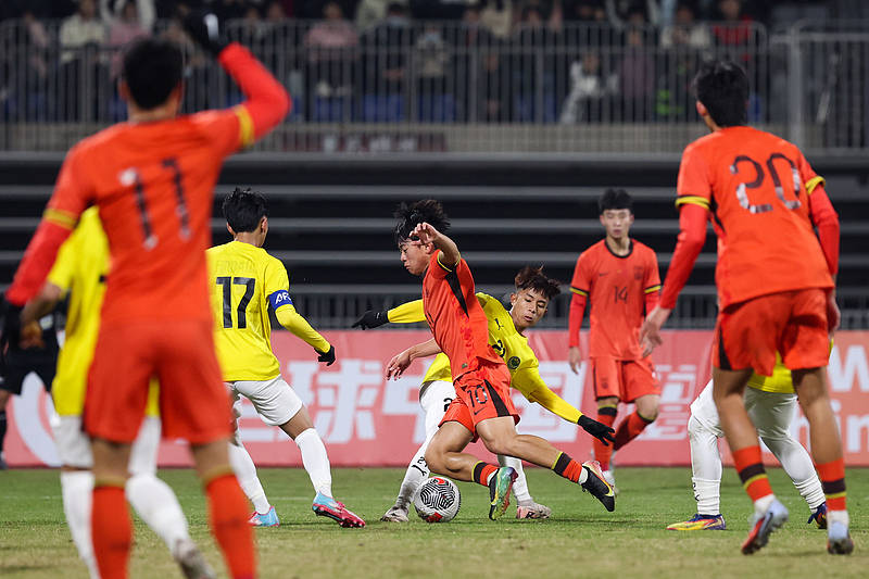 U16国足让中国球迷继续“过年”<strong></p>
<p>汇金科技股票</strong>,对手再弱,连续踢出两位数比分也非易事