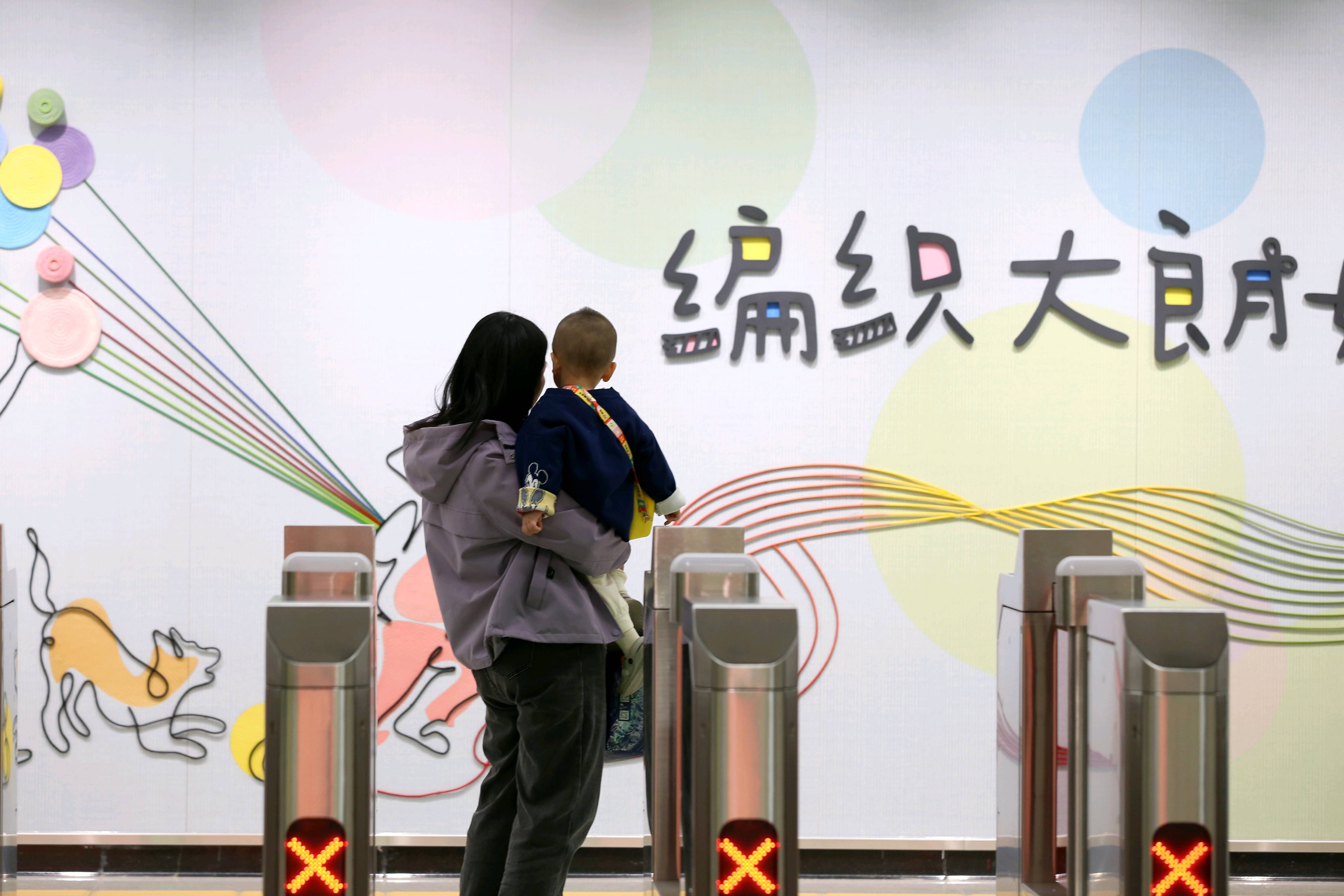 东莞地铁1号线试乘首日<strong></p>
<p>汇金科技股票</strong>,大朗4站“沸腾”了