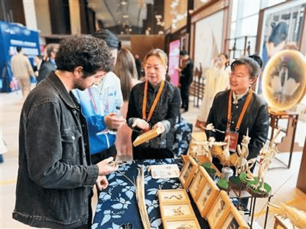 马克龙一路追着它俩<strong></p>
<p>新北洋股票</strong>，抢先一步要访华！