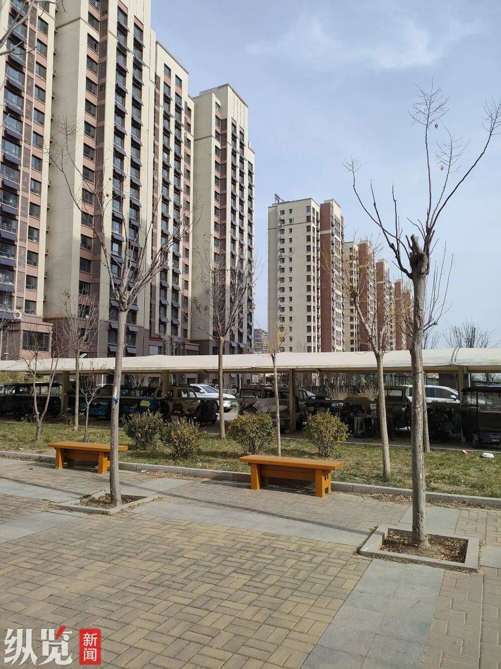 “一摸满手是血”！男子夜骑遭晾衣绳“割喉”<strong></p>
<p>华新水泥股票</strong>，勒痕长达10厘米左右，物业：事发监控盲区，尚未找到拴绳人