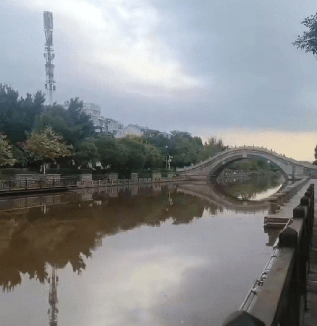 19岁小伙为救跳河女友溺亡<strong></p>
<p>华新水泥股票</strong>,家人称他不会游泳 律师:男女朋友在法律上无明确救助义务