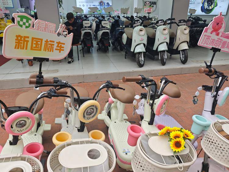 旧国标“小电驴”正式禁售,新车型普遍涨价300元,市场现旧国标“0公里二手车”