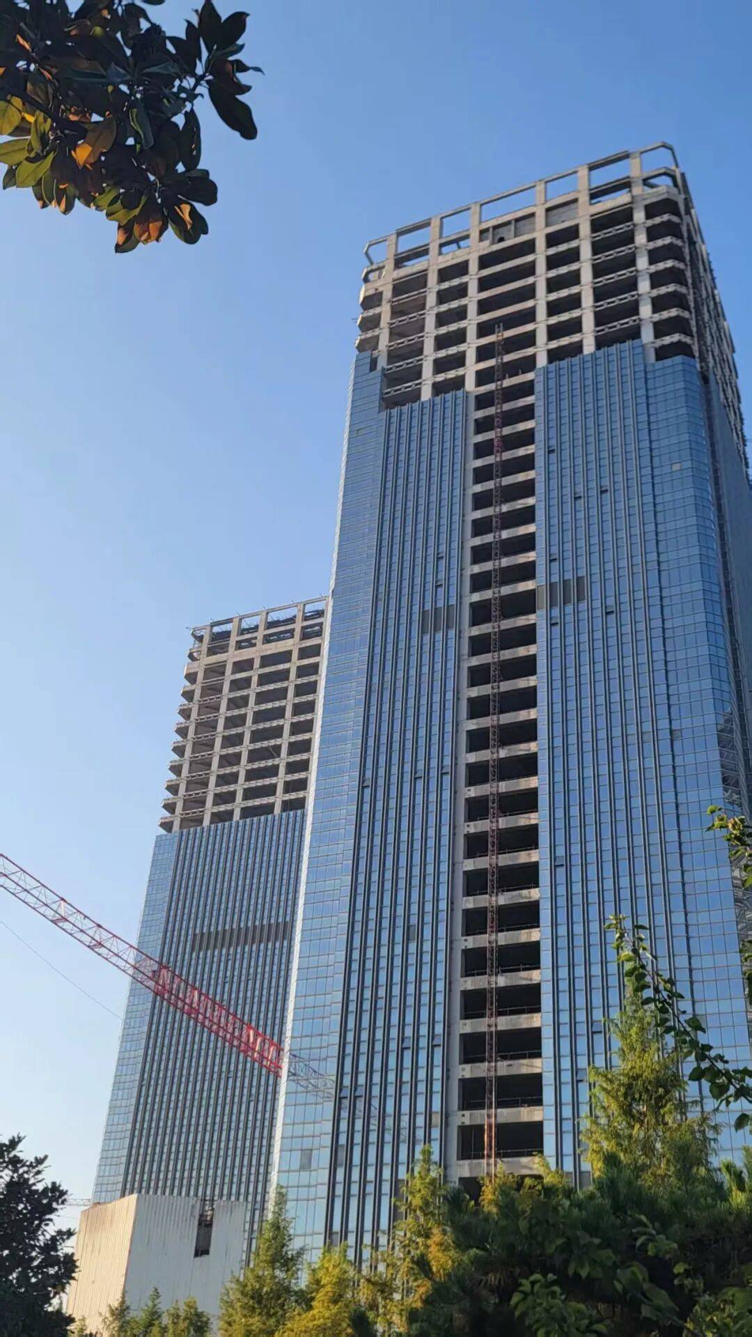 西安地标“双子塔”荒芜十年<strong></p>
<p>中船防务股票</strong>，7.48亿起拍