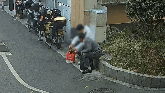 上门取走19万元<strong></p>
<p>中船防务股票</strong>,杭州一西装革履“金融专员”被抓!在高速服务区被抓,车上塞满现金