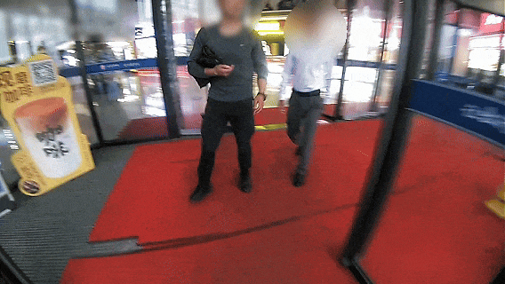 上门取走19万元<strong></p>
<p>中船防务股票</strong>,杭州一西装革履“金融专员”被抓!在高速服务区被抓,车上塞满现金