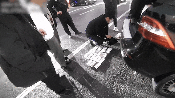 上门取走19万元<strong></p>
<p>中船防务股票</strong>,杭州一西装革履“金融专员”被抓!在高速服务区被抓,车上塞满现金