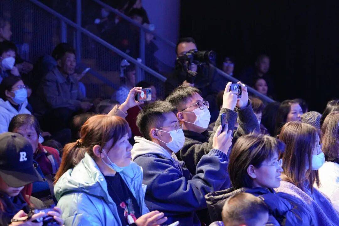 文化礼堂丨桐乡戏剧 “接力棒” 传进村！《白蛇新传》在城西剧场开演<strong></p>
<p>中船防务股票</strong>，让百姓爱上演戏