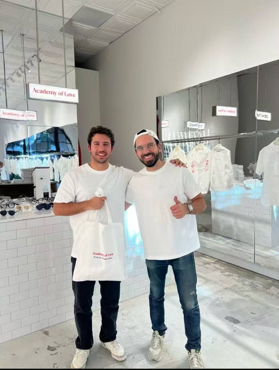 法国人在上海开店<strong></p>
<p>北京科锐股票</strong>，只卖白色衣服竟然火了丨上海滩上洋掌柜