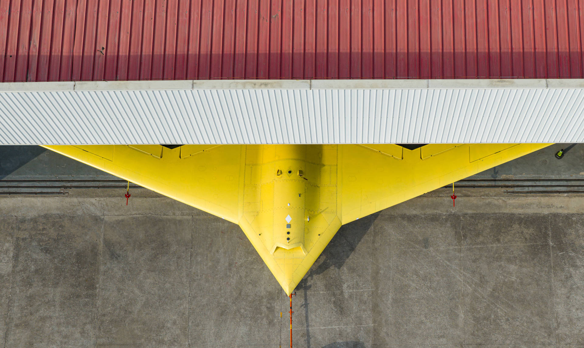 多张高清大图<strong></p>
<p>天音控股股票</strong>!新型高空高速长航时无人机彩虹-7近日成功首飞