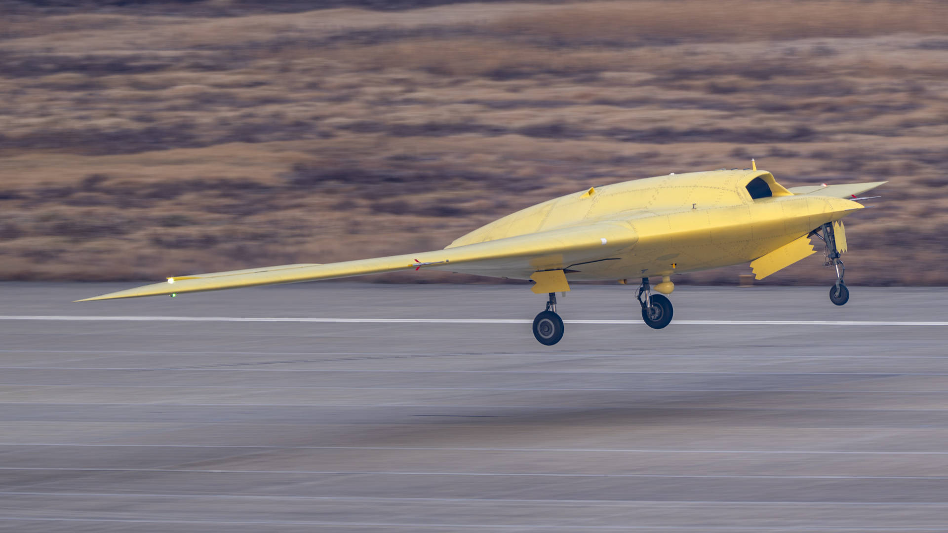 多张高清大图<strong></p>
<p>天音控股股票</strong>!新型高空高速长航时无人机彩虹-7近日成功首飞