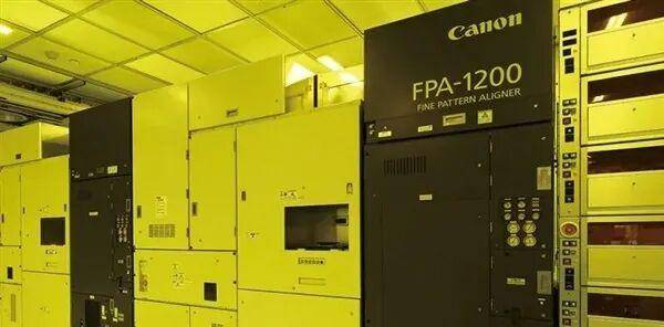 1.4nm制程<strong></p>
<p>科大智能股票</strong>！纳米压印技术突破