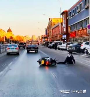 大连女车主马路上果断停车<strong></p>
<p>紫江企业股票</strong>,前方路面一辆电动车突然摔倒……