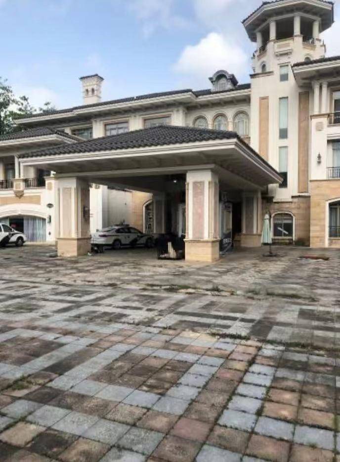 估值2亿元别墅6673万元起拍没人要<strong></p>
<p>银行股票</strong>，该别墅系“中科创系”案件涉案资产