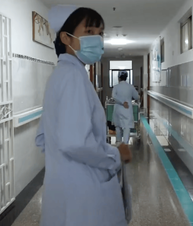 张水华辞职后携老公直播秀恩爱<strong></p>
<p>黄金股票</strong>，称白岩松是自己恩人