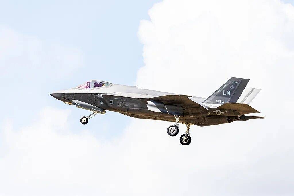 美军最大航母“福特”号停靠希腊<strong></p>
<p>东软集团股票</strong>，650个厕所坏了近9成，舰员上厕所排队要四五十分钟